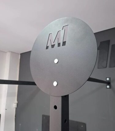 Alvo para exercício Wall Ball com alvo M1 Fitness em box de CrossFit