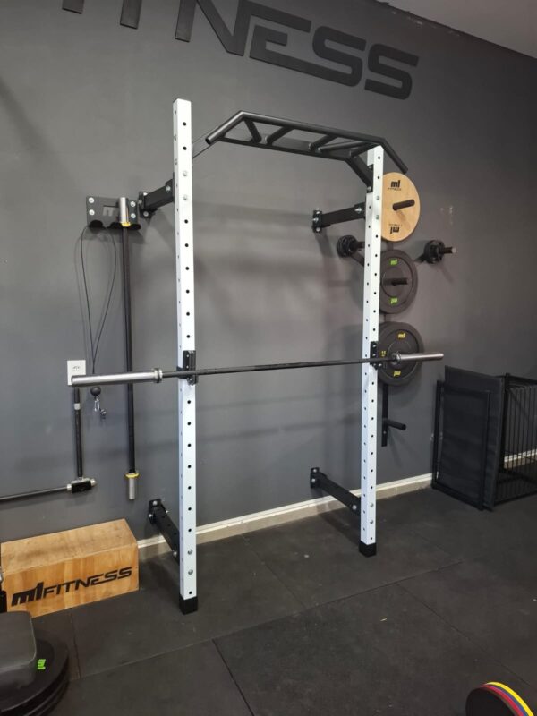 O Rack Retrátil Power Elite da M1 Fitness é a solução ideal para quem quer otimizar espaço sem abrir mão da performance.