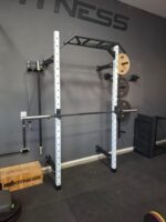 O Rack Retrátil Power Elite da M1 Fitness é a solução ideal para quem quer otimizar espaço sem abrir mão da performance.