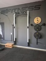 O Rack Retrátil Power Elite da M1 Fitness é a solução ideal para quem quer otimizar espaço sem abrir mão da performance.