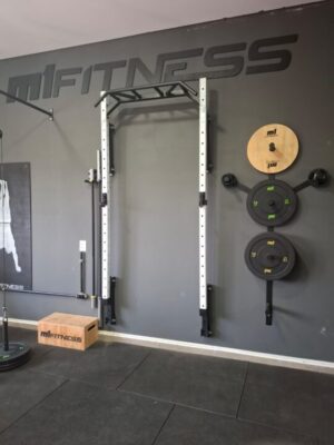 O Rack Retrátil Power Elite da M1 Fitness é a solução ideal para quem quer otimizar espaço sem abrir mão da performance.