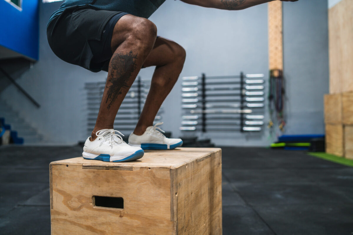 Equipamento Caixa de Salto( box jump ou Plyo box) de crossfit em madeira da M1 Fitness para box completo.
