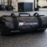 Capa para Power Bag M1 Fitness 20kg em nylon 420 em ambiente de academia