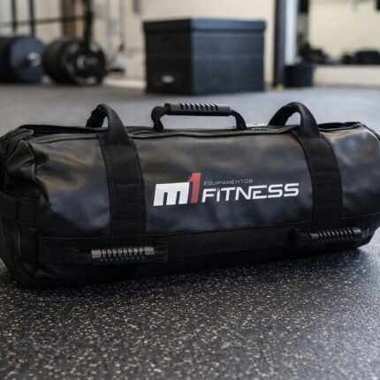 Capa para Power Bag M1 Fitness 20kg em nylon 420 em ambiente de academia